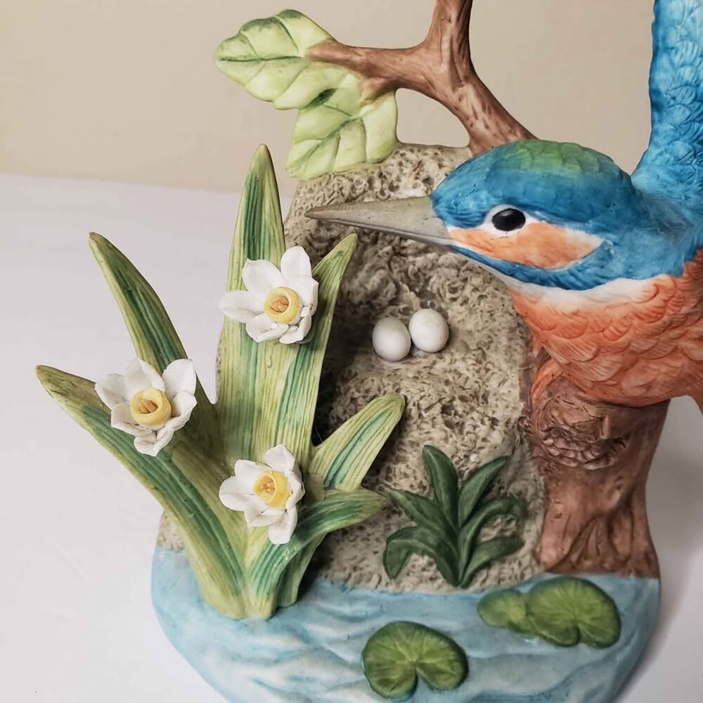 Leonardo porcelain collection of a Kingfisher bird vintage figurine.